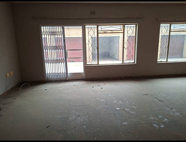 1 BEDROOM FLAT FOR SALE IN VEREENIGING CENTRAL